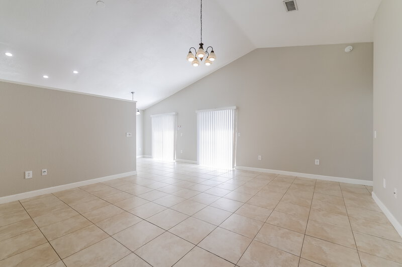 2,320/Mo, 2120 Cuxham Ct Orlando, FL 32837 Living Room View 2