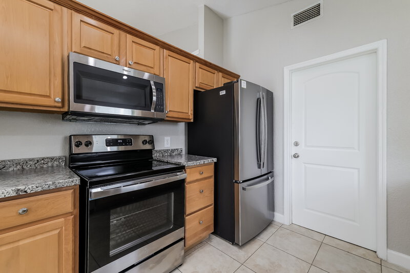 2,320/Mo, 2120 Cuxham Ct Orlando, FL 32837 Kitchen View 3