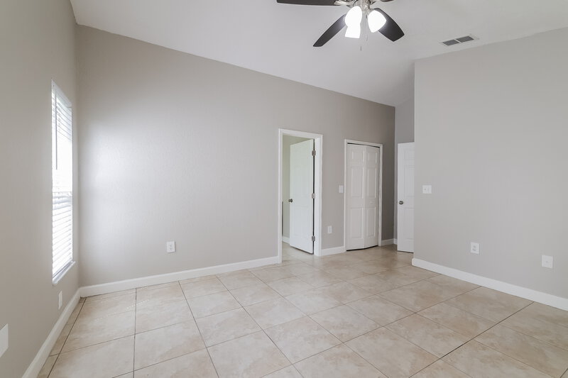 2,320/Mo, 2120 Cuxham Ct Orlando, FL 32837 Main Bedroom View 2