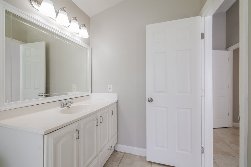 2,320/Mo, 2120 Cuxham Ct Orlando, FL 32837 Main Bathroom View