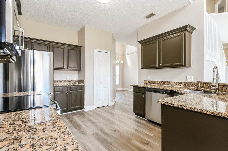 2,600/Mo, 225 Beckenham Dr Kissimmee, FL 34758 Kitchen View 2