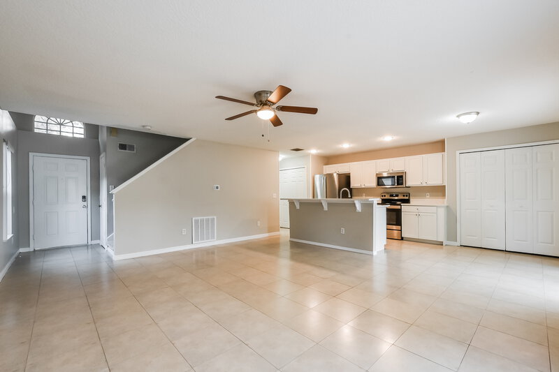 2,440/Mo, 13210 Moss Hollow Ct Orlando, FL 32828 Living Room View 2