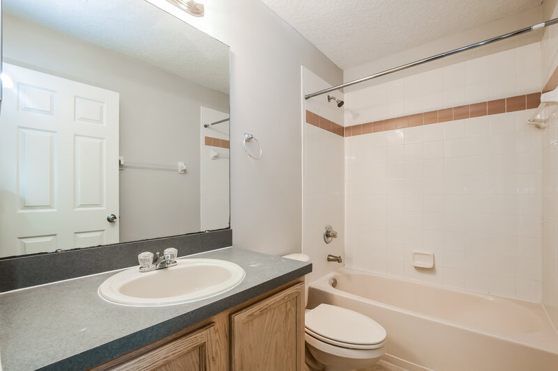 2,440/Mo, 13210 Moss Hollow Ct Orlando, FL 32828 Bathroom View