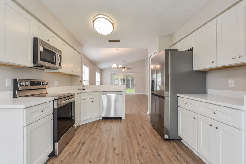 2,220/Mo, 2272 Mallard Creek Cir Kissimmee, FL 34743 Kitchen View 2