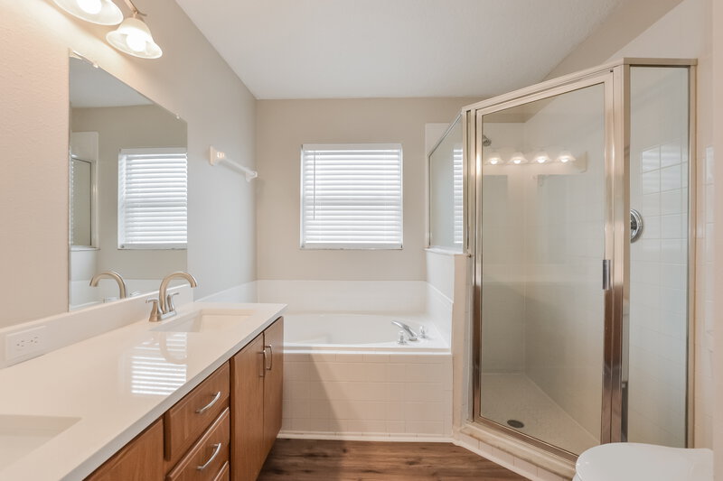 2,220/Mo, 2272 Mallard Creek Cir Kissimmee, FL 34743 Main Bathroom View