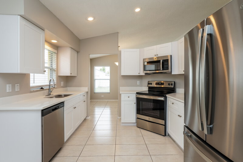 2,275/Mo, 13318 Greenpointe Dr Orlando, FL 32824 Kitchen View
