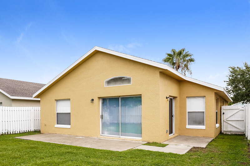 2,275/Mo, 13318 Greenpointe Dr Orlando, FL 32824 Rear View