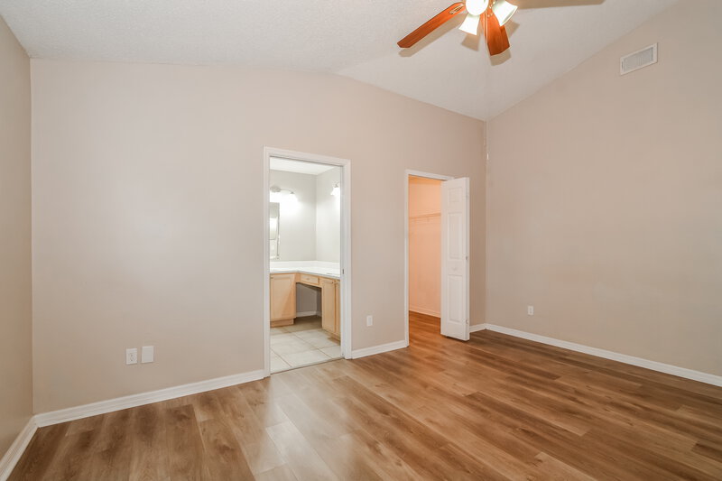 2,445/Mo, 3229 New Mexico Ct Orlando, FL 32826 Main Bedroom View