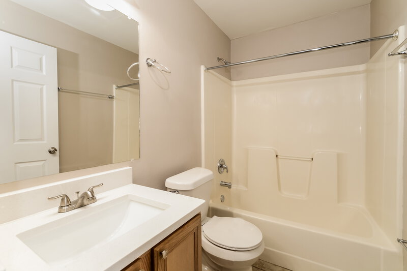 3,570/Mo, 3229 New Mexico Ct Orlando, FL 32826 Bathroom View