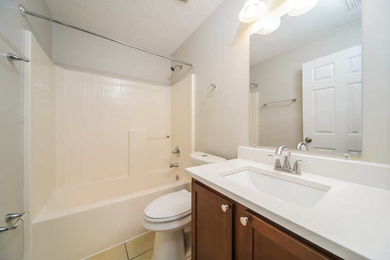 1,860/Mo, 828 Cabaret Ct Kissimmee, FL 34759 Bathroom View