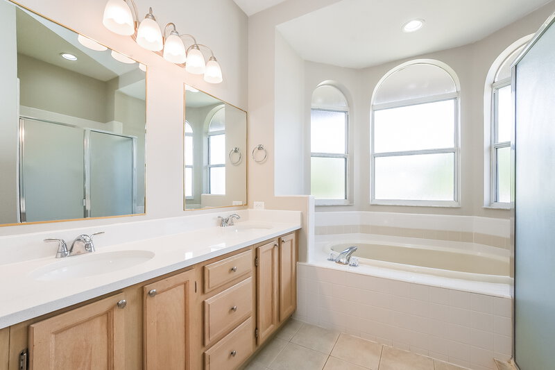 2,405/Mo, 1409 Center St Ocoee, FL 34761 Main Bathroom View