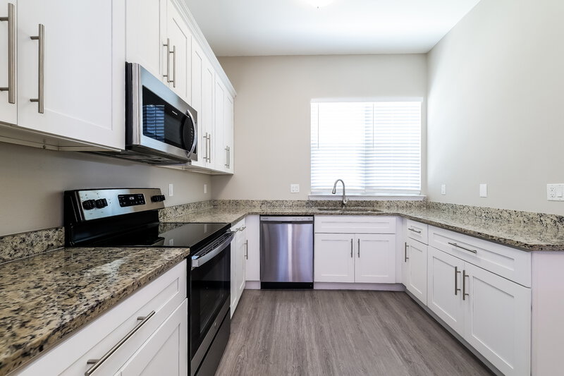 1,660/Mo, 105 Big Black Dr Poinciana, FL 34759 Kitchen View 3