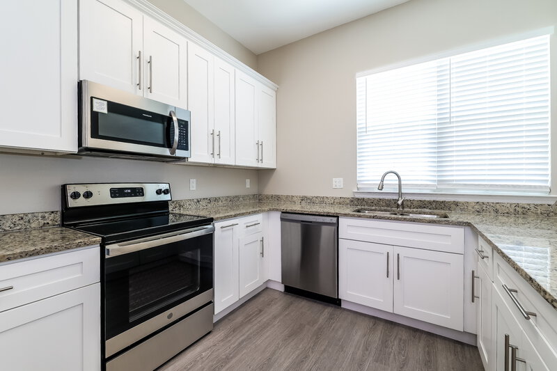 1,660/Mo, 105 Big Black Dr Poinciana, FL 34759 Kitchen View 5