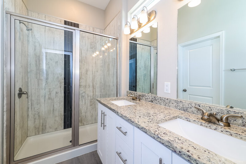 1,660/Mo, 105 Big Black Dr Poinciana, FL 34759 Main Bathroom View