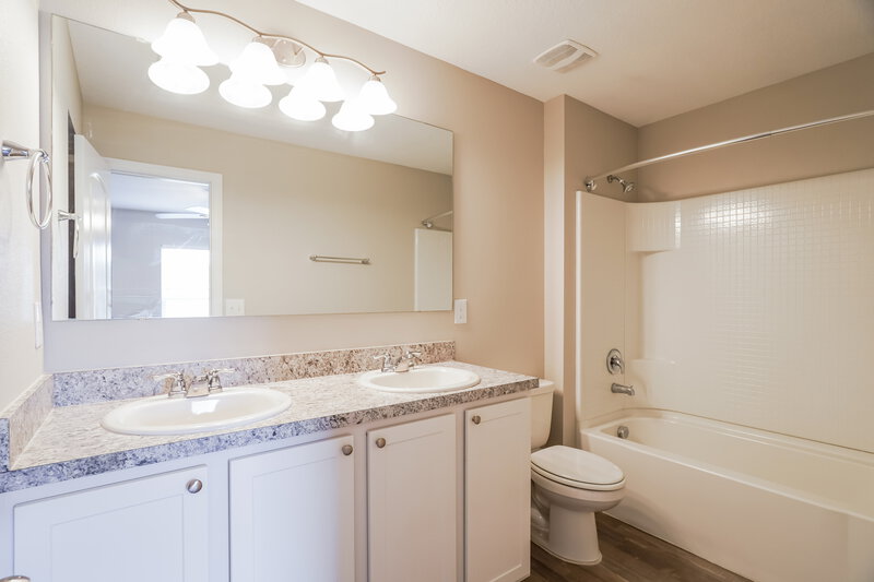 1,620/Mo, 333 Elderberry Ct Kissimmee, FL 34759 Main Bathroom View