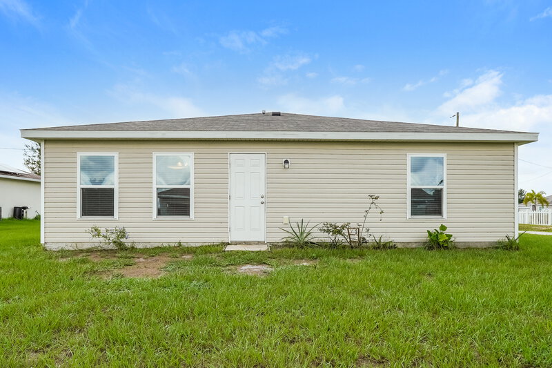1,620/Mo, 333 Elderberry Ct Kissimmee, FL 34759 Rear View
