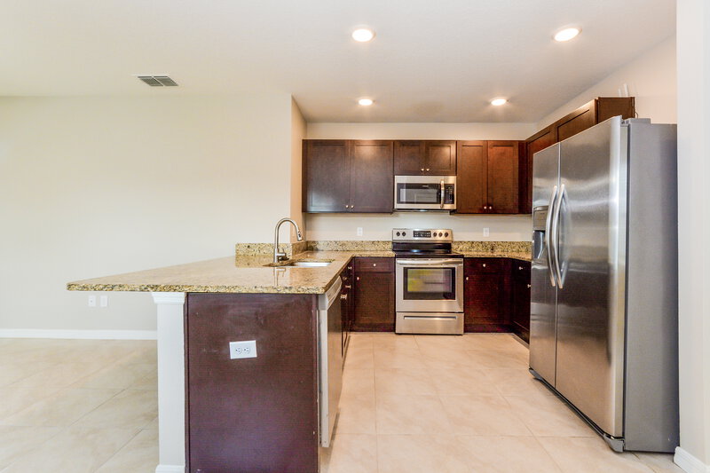 2,335/Mo, 3069 Timber Hawk Cir Ocoee, FL 34761 Kitchen View 2