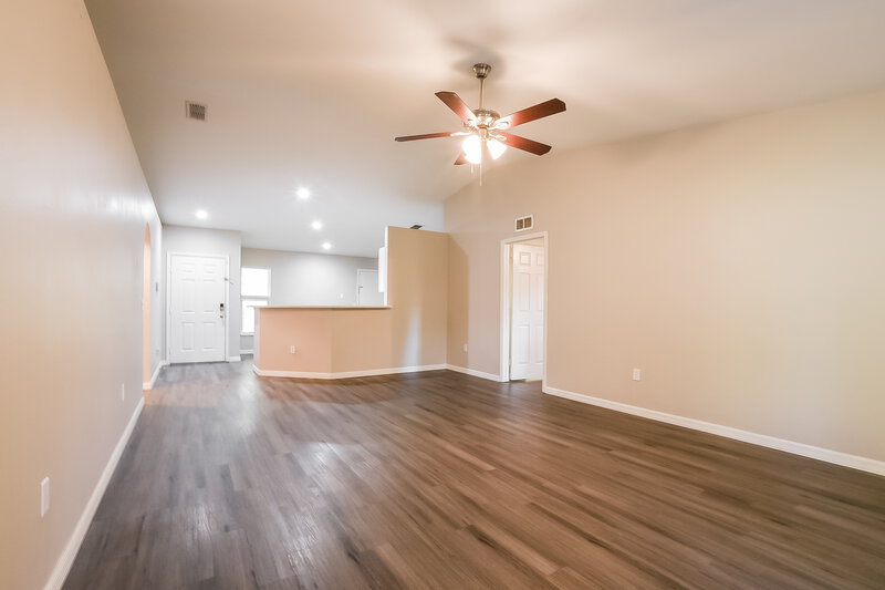 1,890/Mo, 1044 Remington Ave Eustis, FL 32726 Living Room View 2