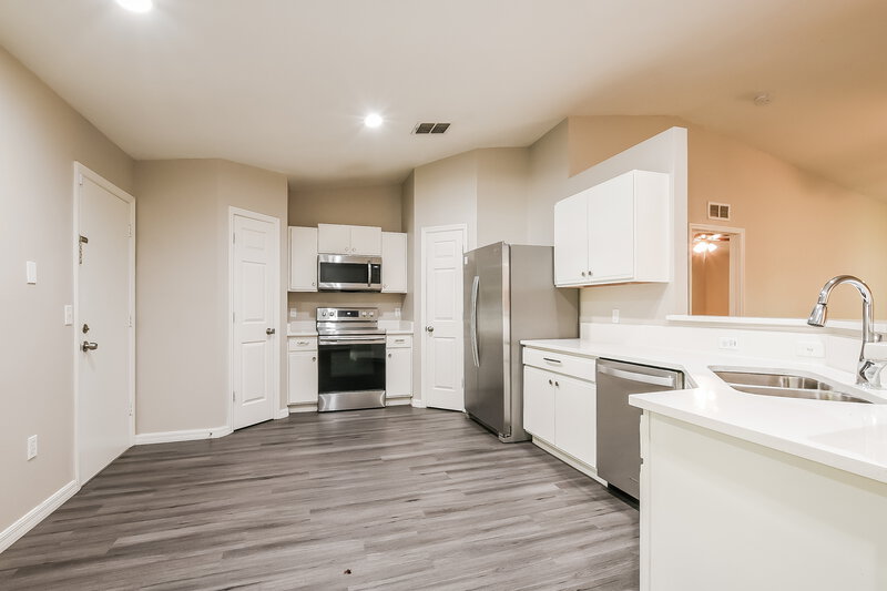 1,890/Mo, 1044 Remington Ave Eustis, FL 32726 Kitchen View 2