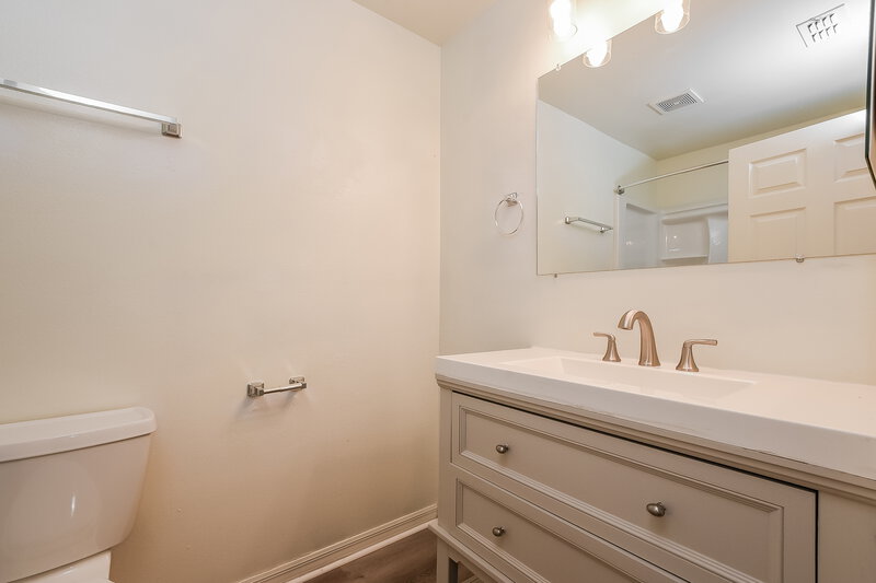 1,890/Mo, 1044 Remington Ave Eustis, FL 32726 Bathroom View