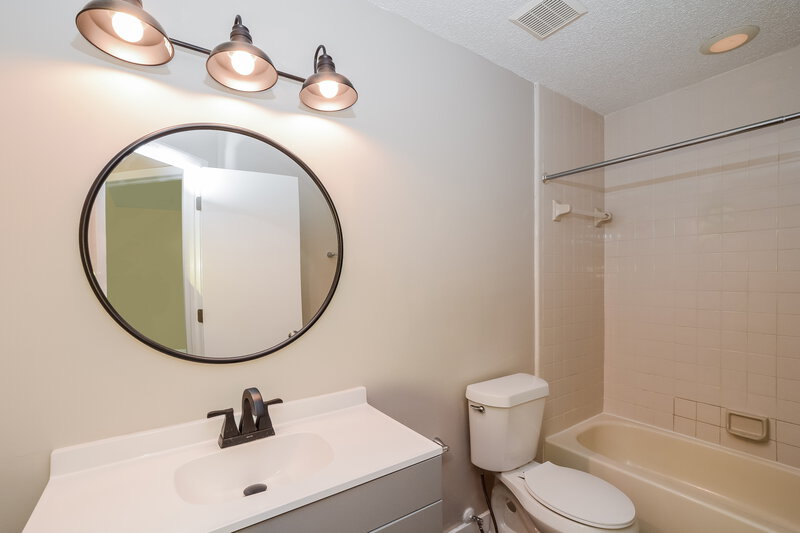 2,820/Mo, 3510 Buffam Pl Casselberry, FL 32707 Main Bathroom View