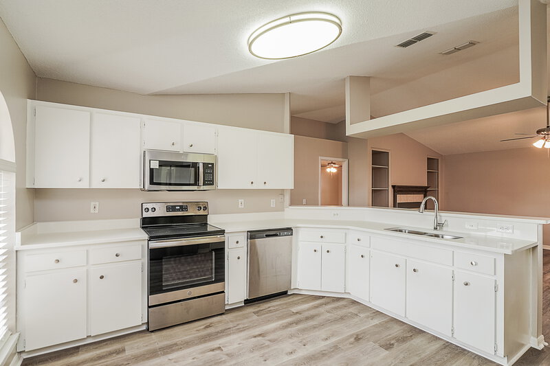 1,690/Mo, 459 Flamingo Ct Kissimmee, FL 34759 Kitchen View 2