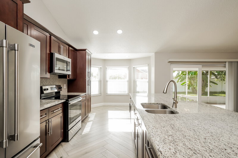 3,320/Mo, 2877 Middleton Cir Kissimmee, FL 34743 Kitchen View 2