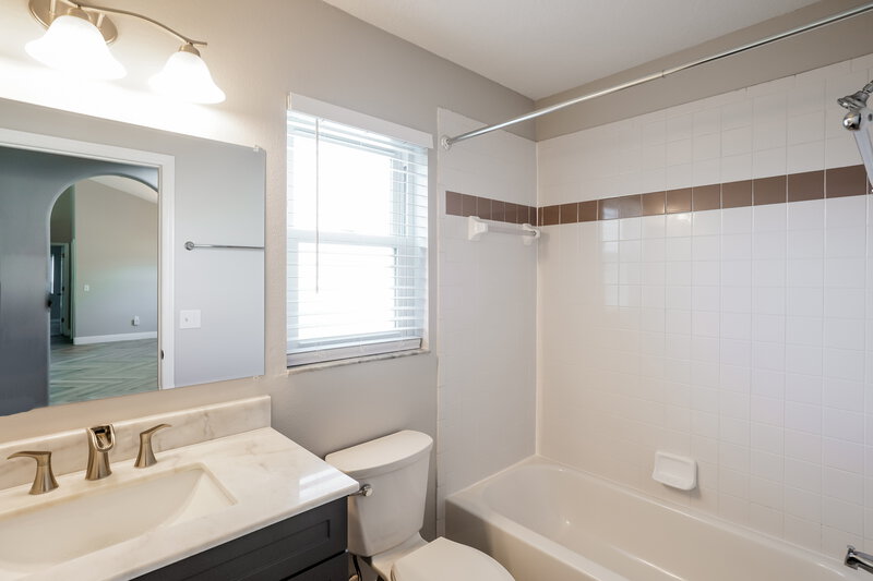 3,320/Mo, 2877 Middleton Cir Kissimmee, FL 34743 Main Bathroom View