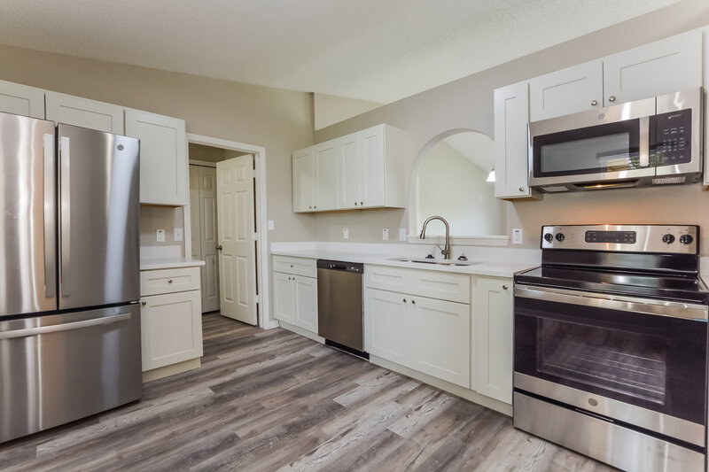 1,940/Mo, 204 McKay Blvd Sanford, FL 32771 Kitchen View 2