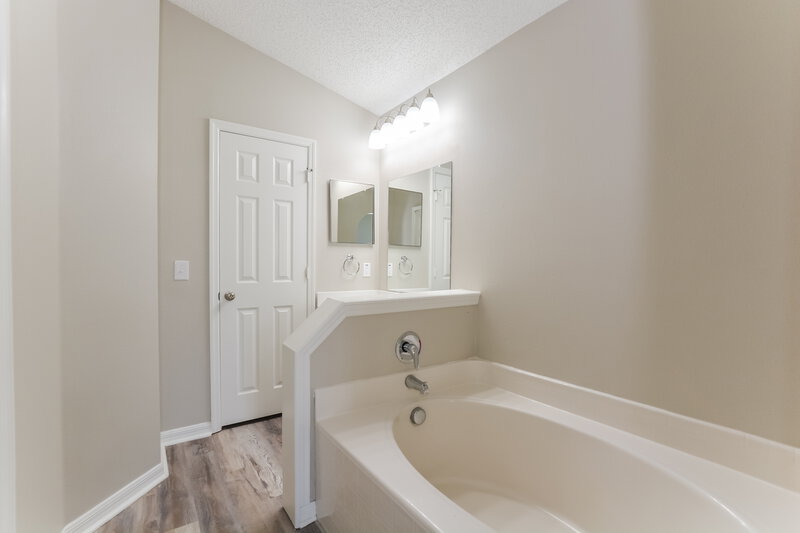 1,940/Mo, 204 McKay Blvd Sanford, FL 32771 Main Bathroom View