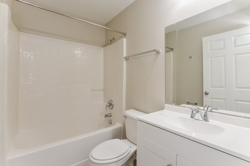 1,940/Mo, 204 McKay Blvd Sanford, FL 32771 Bathroom View