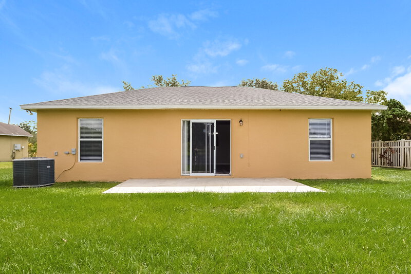 1,940/Mo, 204 McKay Blvd Sanford, FL 32771 Rear View