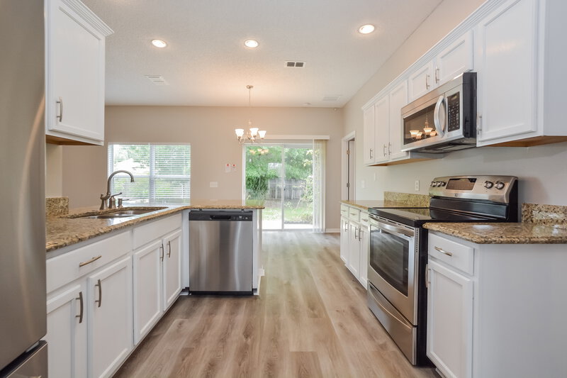 2,185/Mo, 2722 Woodstream Cir Kissimmee, FL 34743 Kitchen View