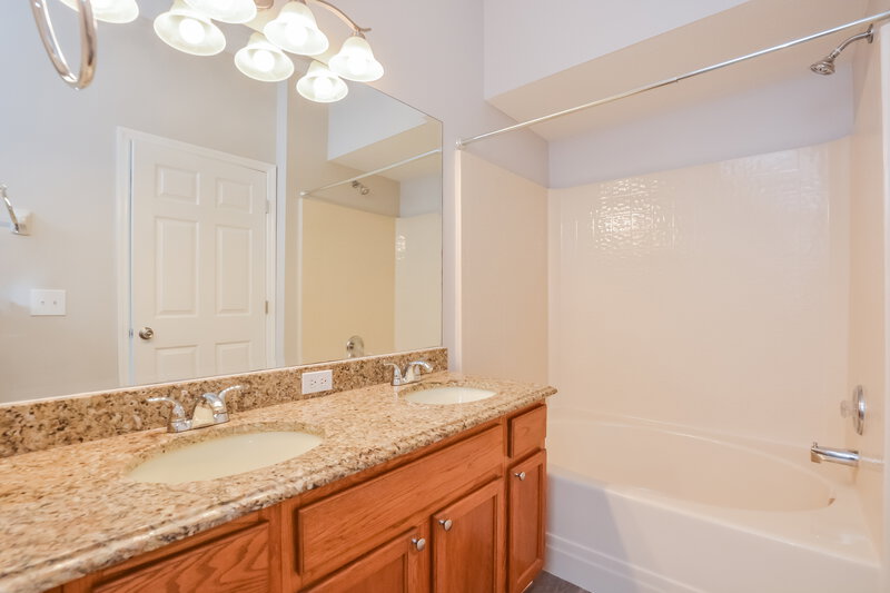 2,185/Mo, 2722 Woodstream Cir Kissimmee, FL 34743 Main Bathroom View 2