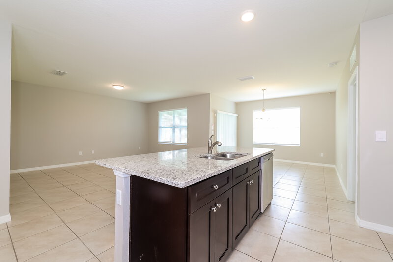 2,195/Mo, 336 Tanglewood Dr Davenport, FL 33896 Kitchen View 3