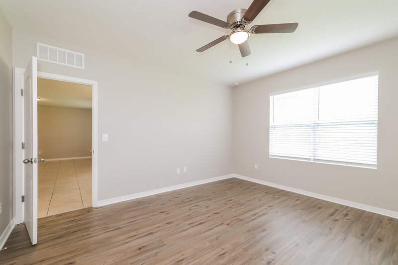 2,195/Mo, 336 Tanglewood Dr Davenport, FL 33896 Main Bedroom View 2