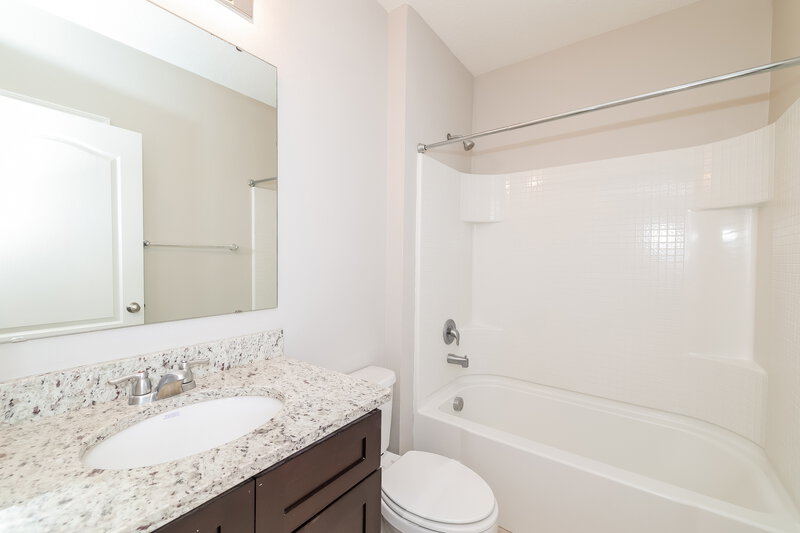 2,195/Mo, 336 Tanglewood Dr Davenport, FL 33896 Bathroom View