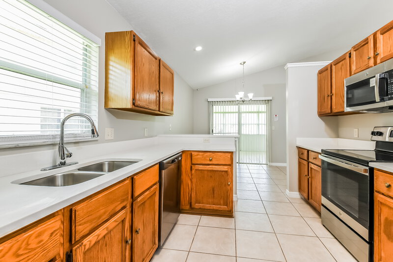 2,360/Mo, 2009 Ipsden Dr Orlando, FL 32837 Kitchen View 2