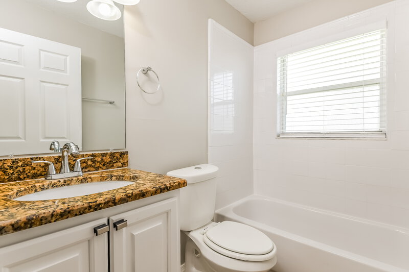 2,360/Mo, 2009 Ipsden Dr Orlando, FL 32837 Bathroom View