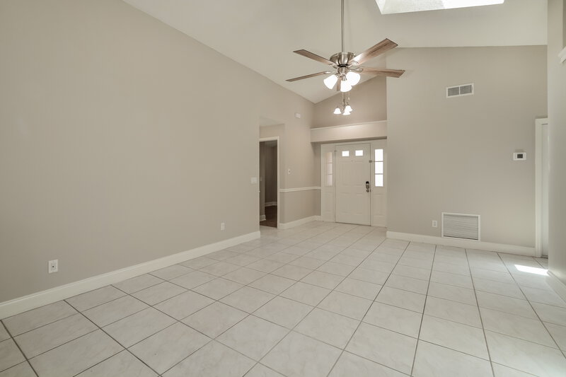 2,275/Mo, 749 Heather Glen Cir Lake Mary, FL 32746 Living Room View 2