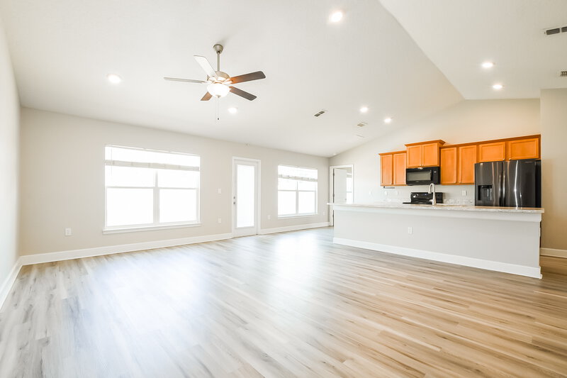 2,280/Mo, 7803 Sloewood Dr Leesburg, FL 34748 Living Room View 2