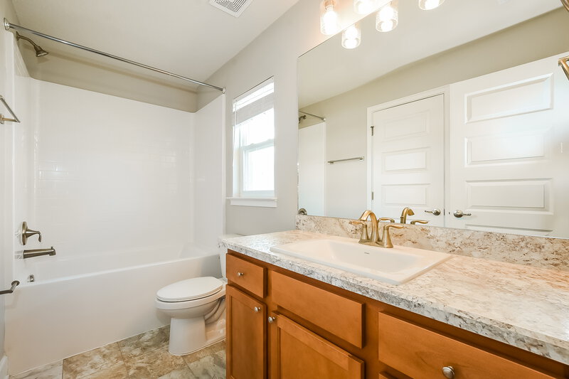 2,280/Mo, 7803 Sloewood Dr Leesburg, FL 34748 Bathroom View