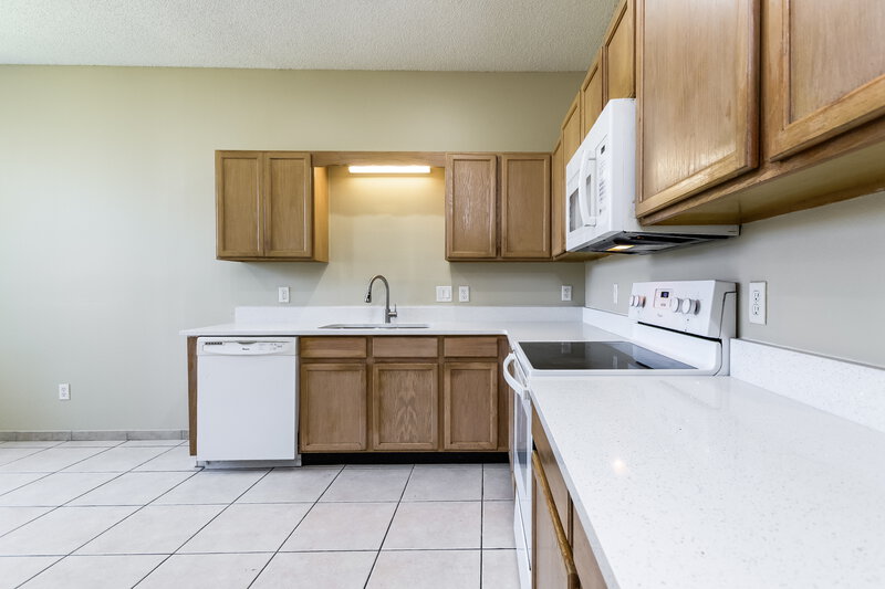 1,879/Mo, 14580 Laguna Beach Cir Orlando, FL 32824 Kitchen View