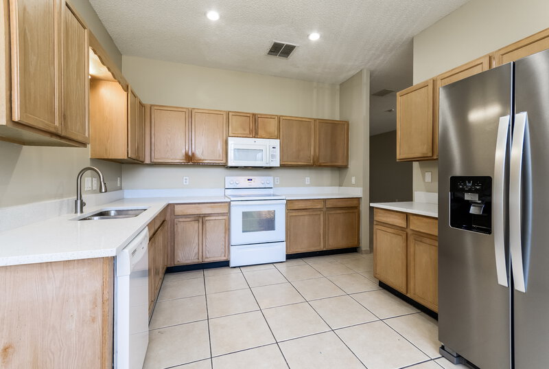 1,879/Mo, 14580 Laguna Beach Cir Orlando, FL 32824 Kitchen View 2