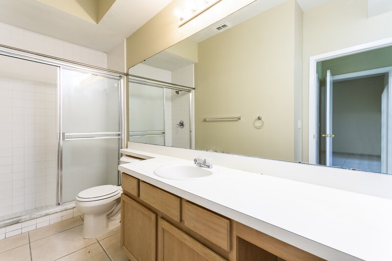 1,879/Mo, 14580 Laguna Beach Cir Orlando, FL 32824 Main Bathroom View