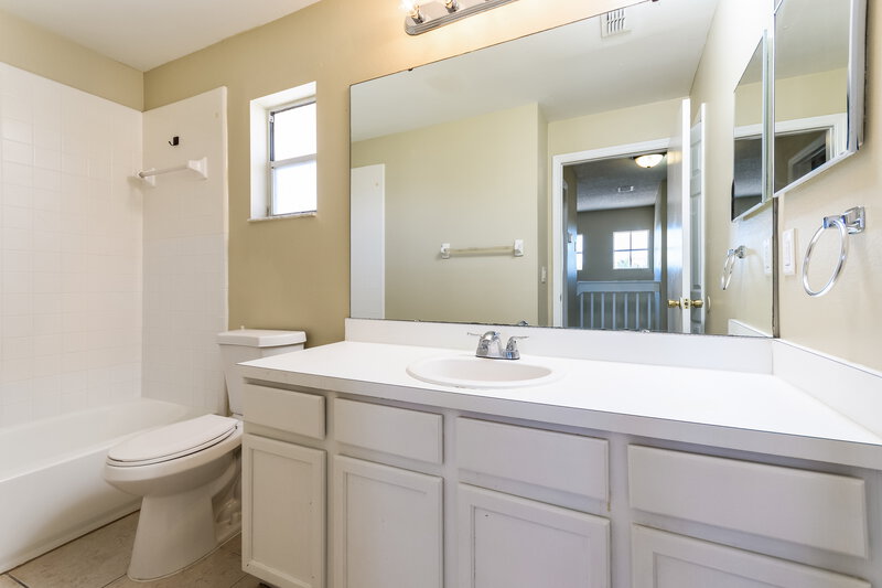 1,879/Mo, 14580 Laguna Beach Cir Orlando, FL 32824 Bathroom View