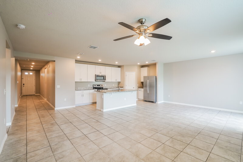 2,110/Mo, 1026 Oak Valley Drive Auburndale, FL 33823 Living Room View