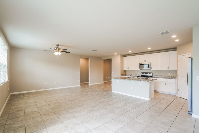 2,110/Mo, 1026 Oak Valley Drive Auburndale, FL 33823 Living Room View 2