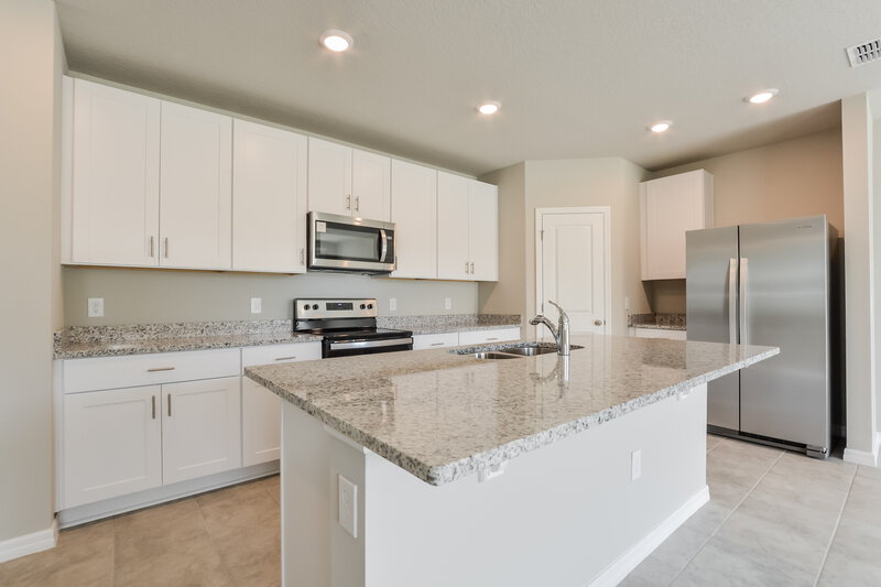 1,955/Mo, 1026 Oak Valley Drive Auburndale, FL 33823 Kitchen View