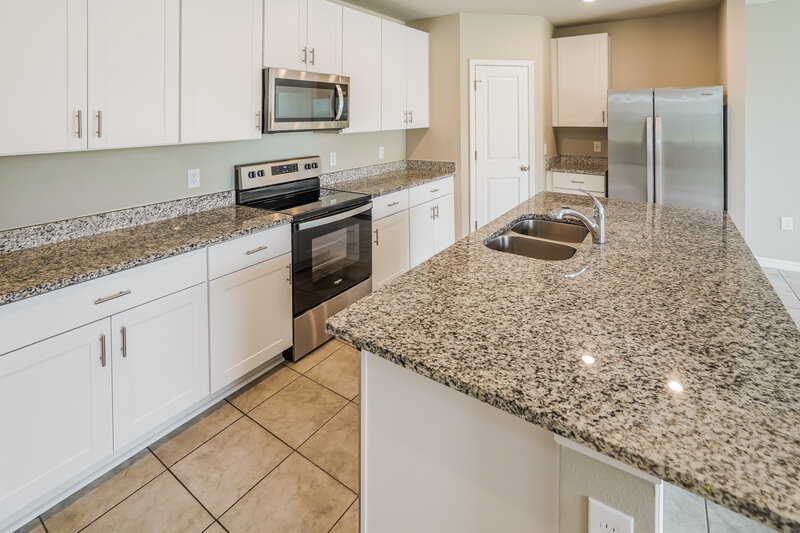 2,110/Mo, 1026 Oak Valley Drive Auburndale, FL 33823 Kitchen View
